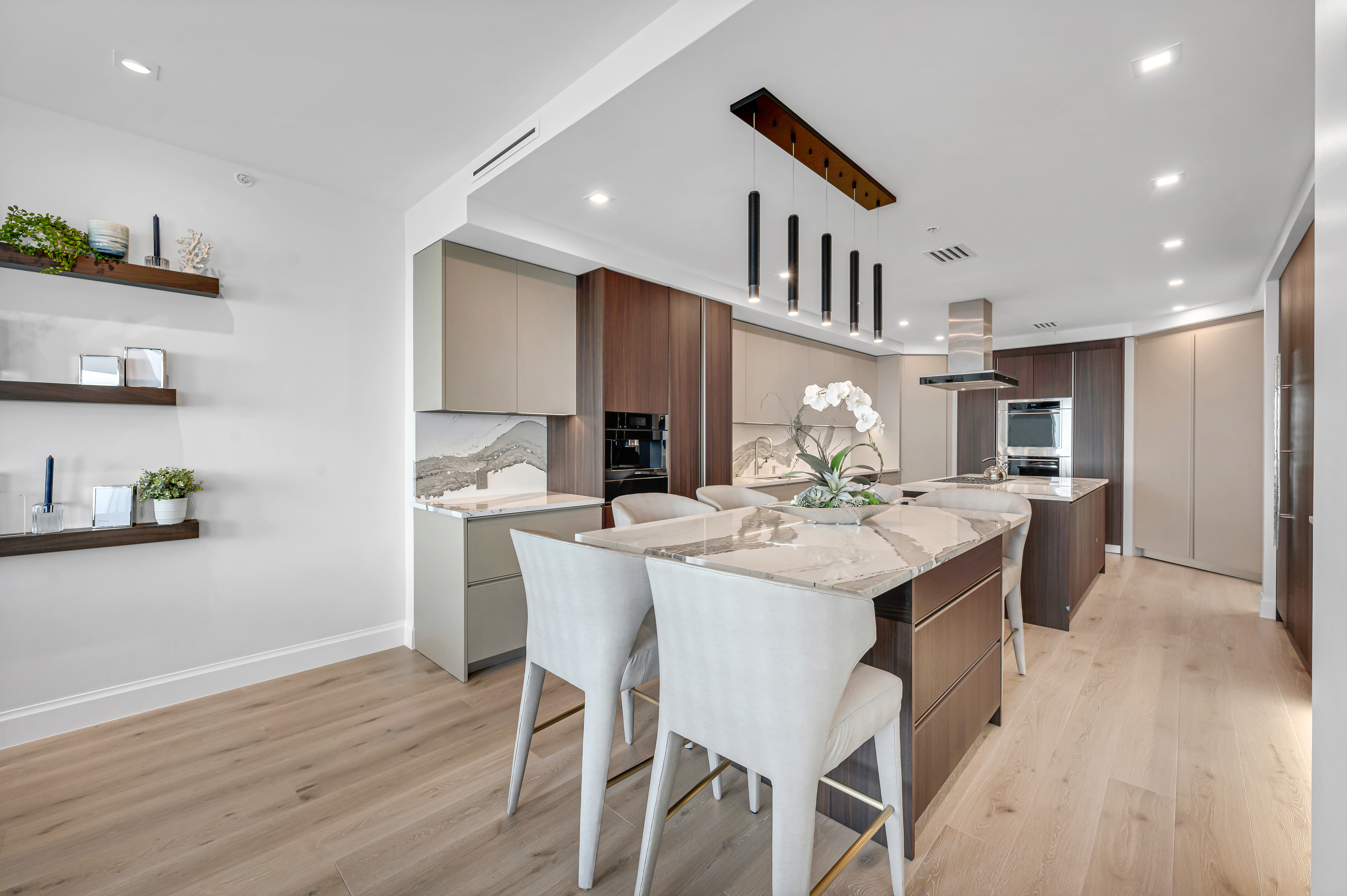 Breakfast Bar - Kitchen.jpg